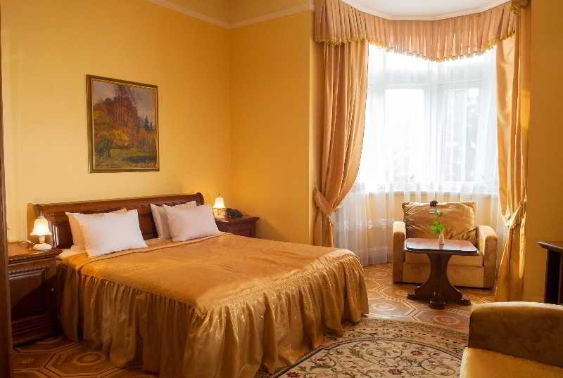 Lion'S Castle Hotel Lviv Exterior foto