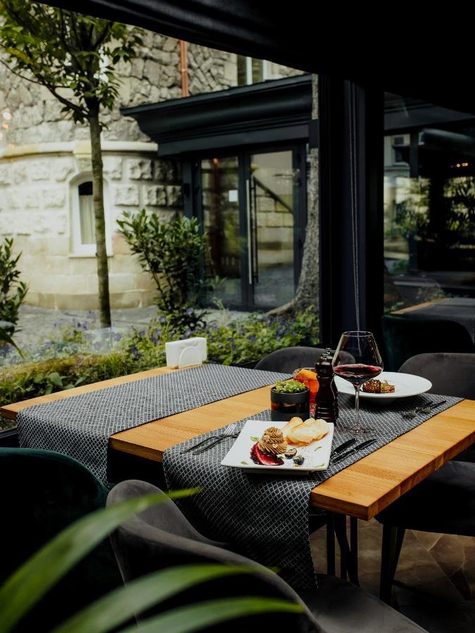 Lion'S Castle Hotel Lviv Exterior foto