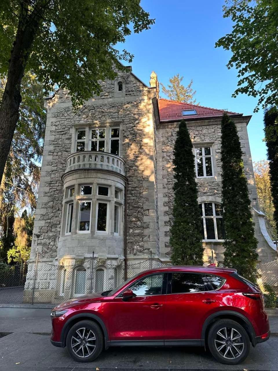Lion'S Castle Hotel Lviv Exterior foto